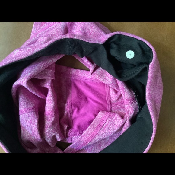 Lululemon shorts - Picture 4 of 6